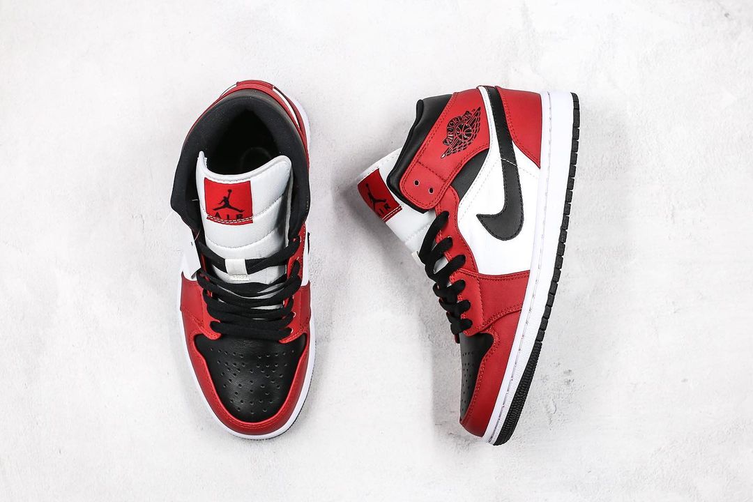 Air Jordan 1 Mid “Chicago Toe”