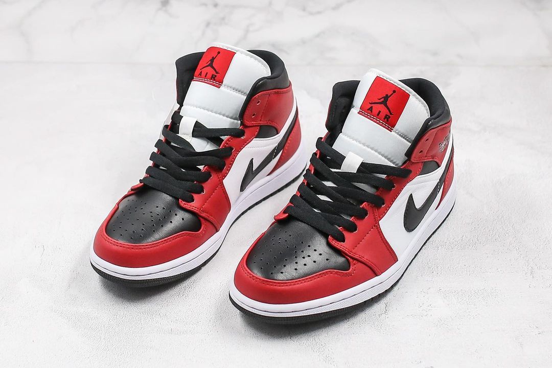 Air Jordan 1 Mid “Chicago Toe”