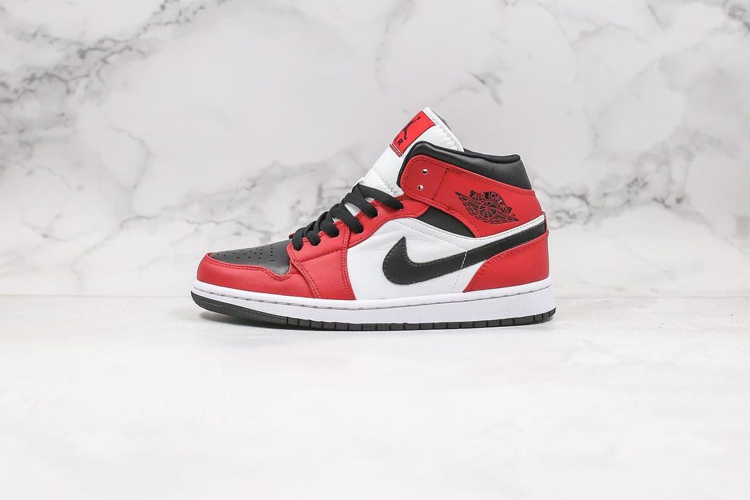 Air Jordan 1 Mid “Chicago Toe”