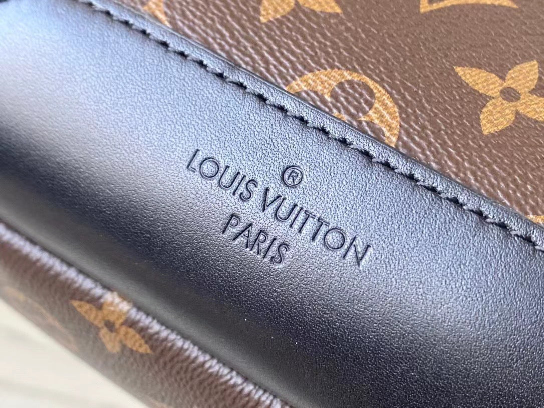 Louis Vuitton Avenue Slingbag