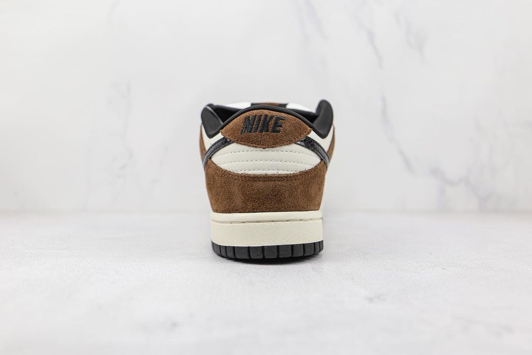 Dunk Low "White Black Trail End Brown"