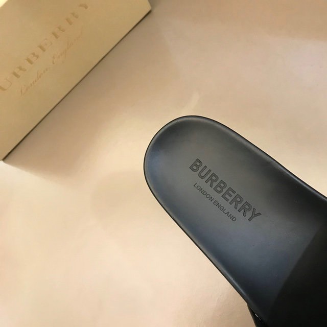 Burberry Check Print Slides