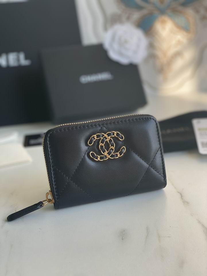 Chanel 19 Zipped Coin Purse 6 Months Review / Featuring Chanel