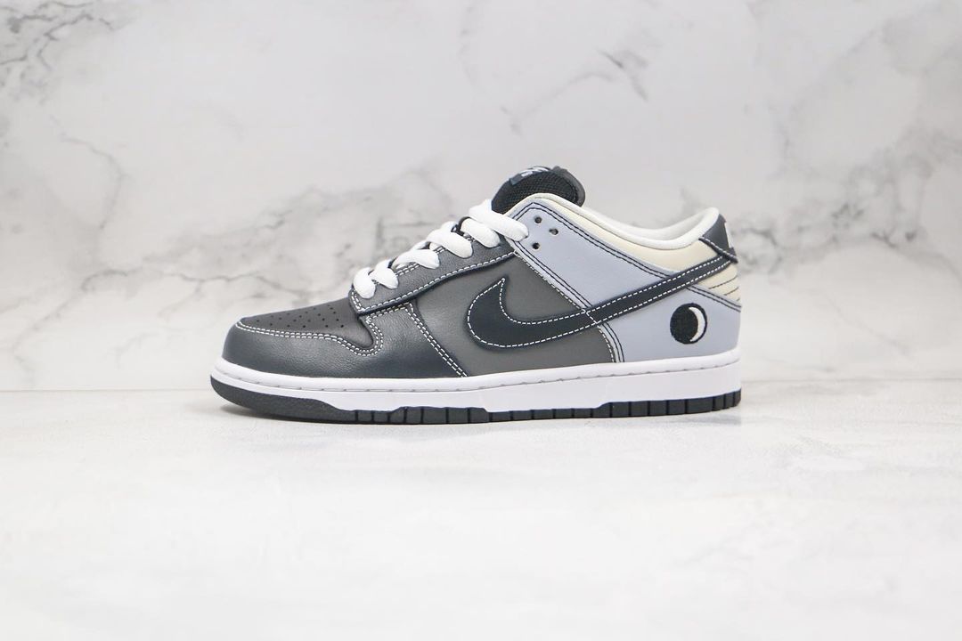 Nike SB Dunk Low Lunar Eclipse (East)