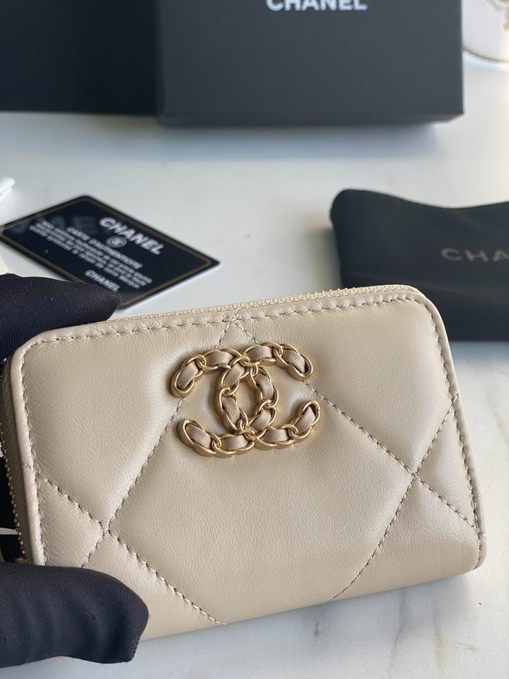 🆕 CHANEL Classic Zipped Coin Purse (Beige with Gold Hardware) | Chanel  coin purse, Chanel wallet small, Coin purse