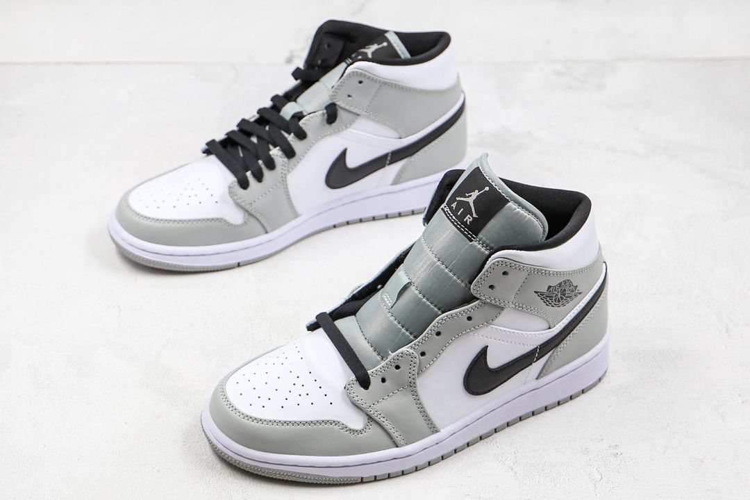 Air Jordan 1 Mid Light Smoke Grey