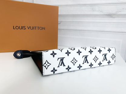 Louis Vuitton Clutch