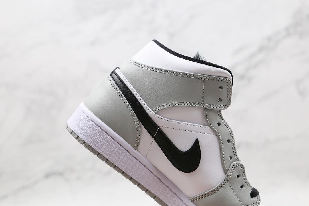 Air Jordan 1 Mid Light Smoke Grey