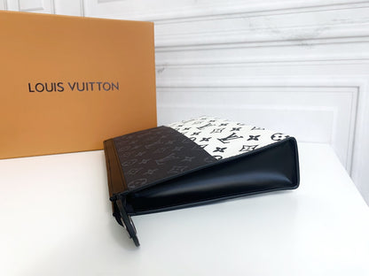 Louis Vuitton Clutch