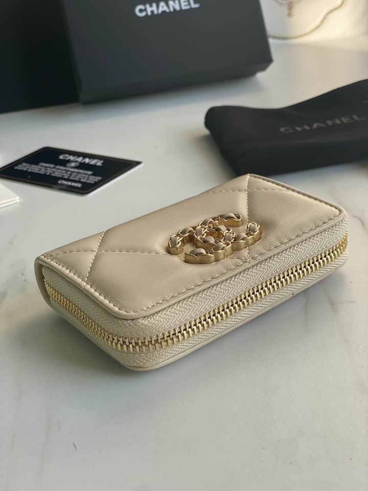 chanel 19 zipped wallet