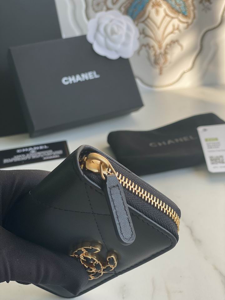 Chanel Chanel 19 Zipped Coin Purse