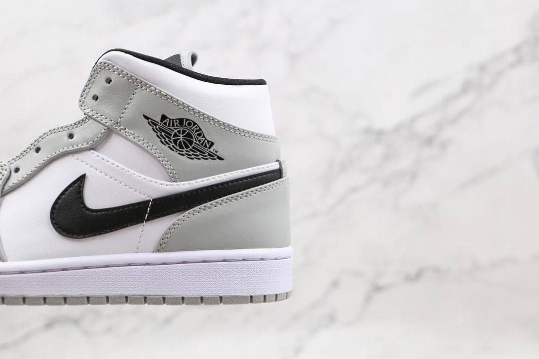 Air Jordan 1 Mid Light Smoke Grey