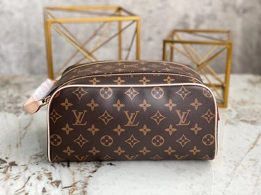 Louis Vuitton Dopp Kit Toilet Pouch (Brown)