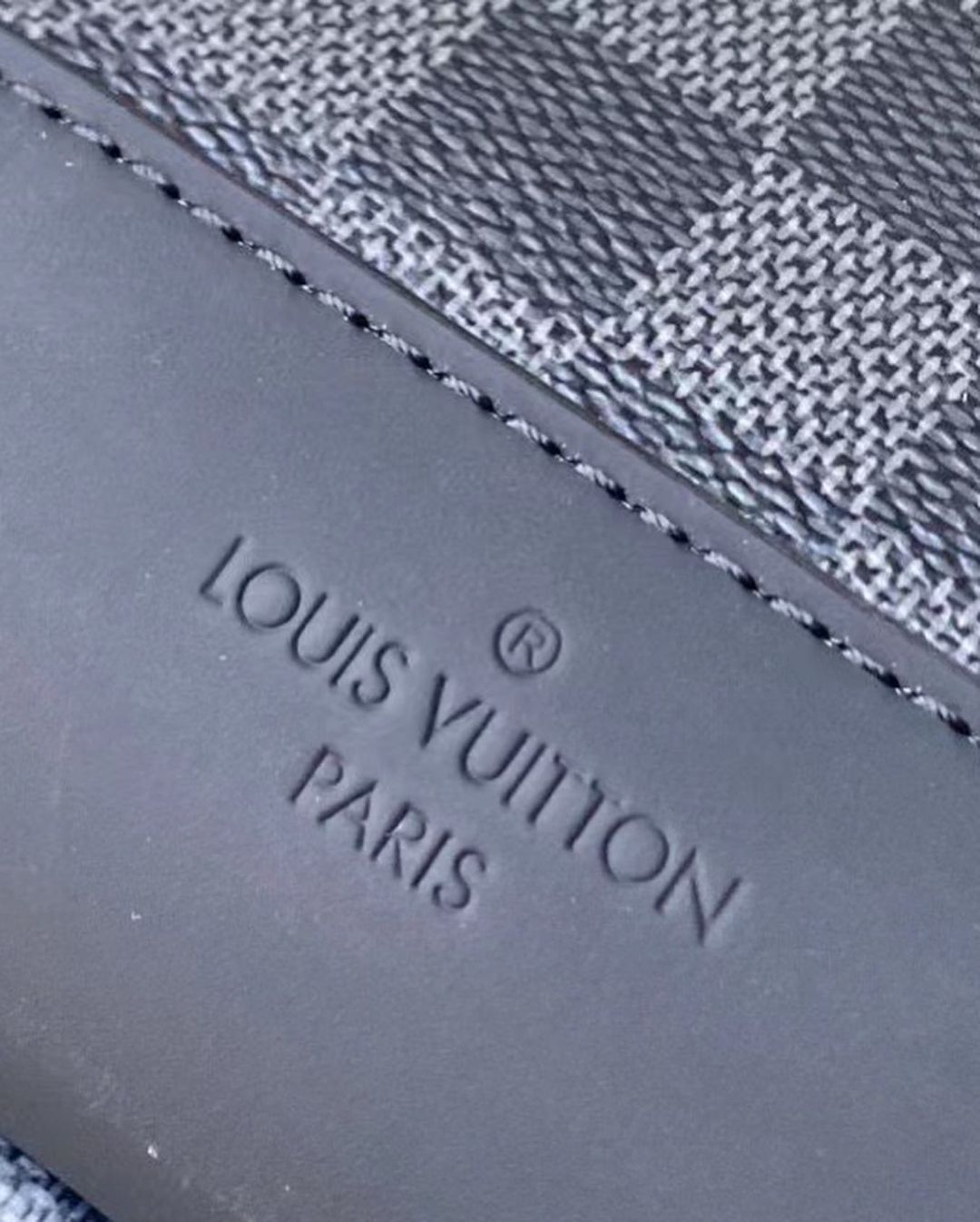 Avenue sling bag adorned with key pouches : r/Louisvuitton
