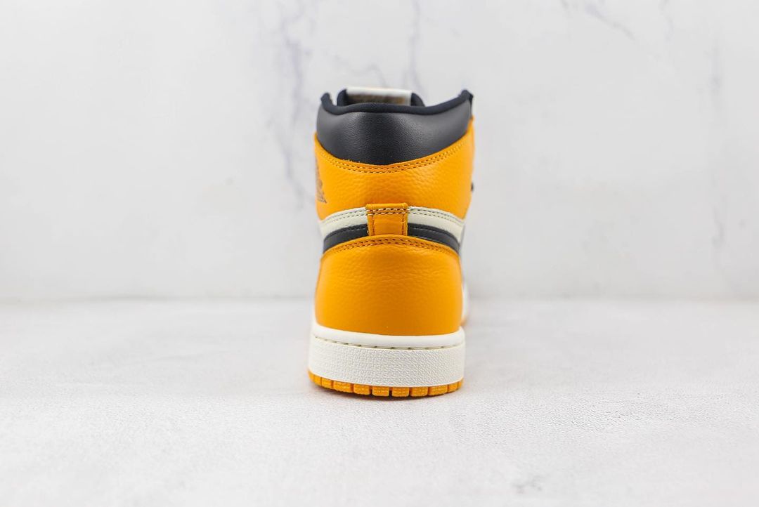 Air jordan 1 hot sale retro mid yellow toe