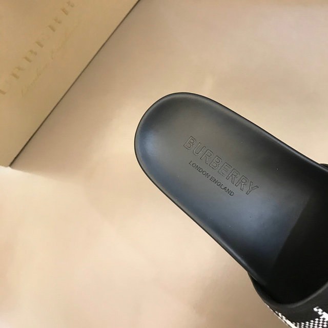 Burberry Check Print Slides