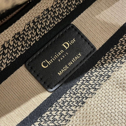 Christian Dior Medium Lady D-Lite Bag